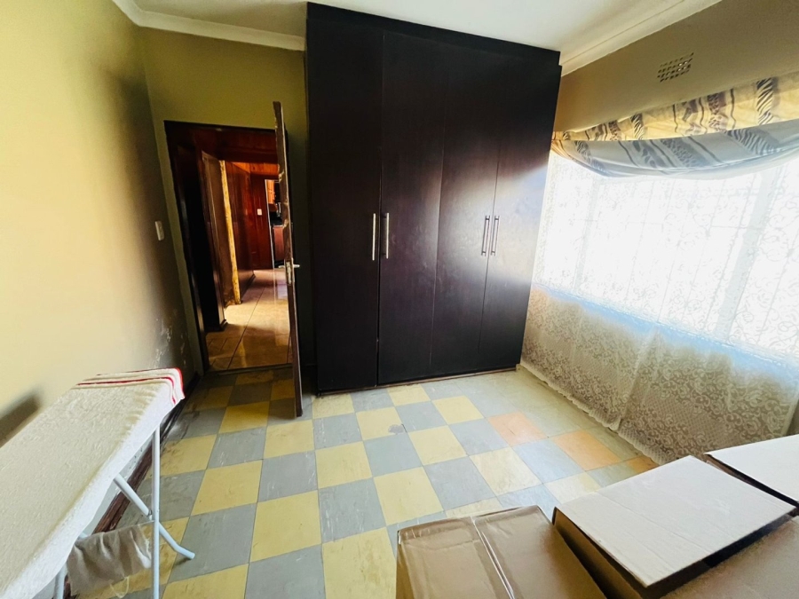 3 Bedroom Property for Sale in Molifi Tau Kloof Free State